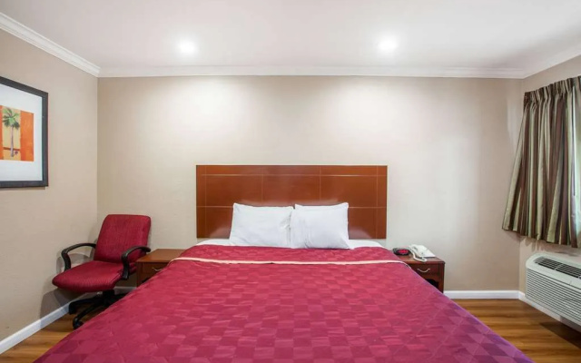 photo 2 of Travelodge Ontario