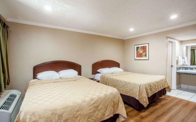 photo 3 of Travelodge Ontario