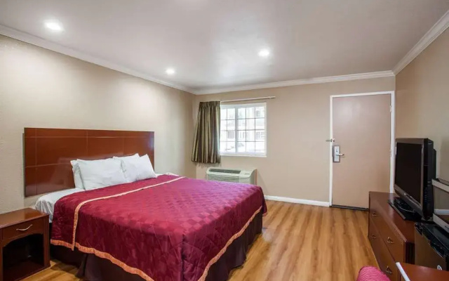 photo 4 of Travelodge Ontario