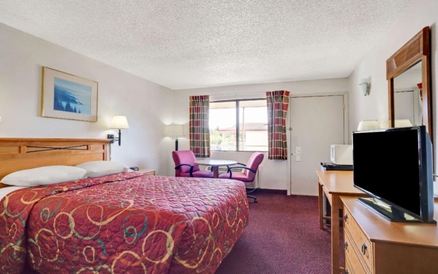 photo 2 of Travelodge by Wyndham Sea-Tac Airport North