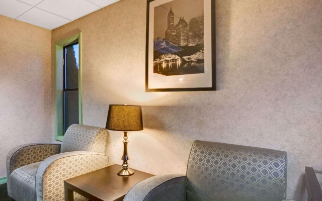 photo 3 of Travelodge by Wyndham Sea-Tac Airport North