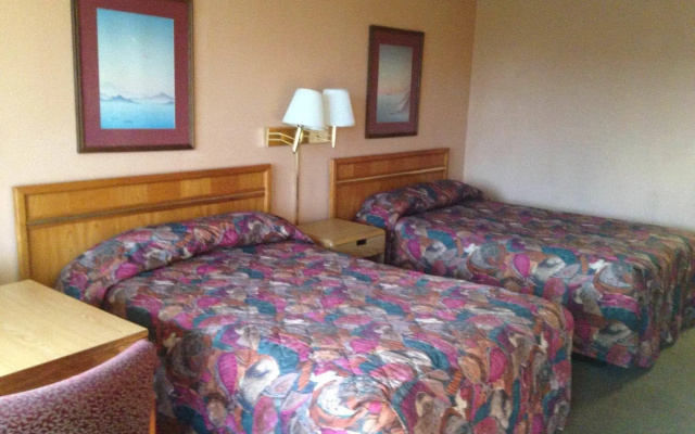 photo 3 of Heritage Inn