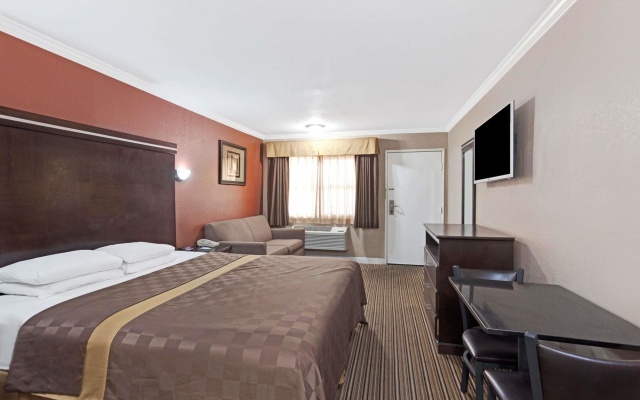 photo 5 of Travelodge By Wyndham Whittier