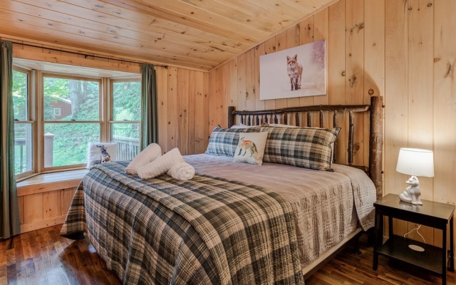 photo 3 of Treehouse Falls - 2 Br Home