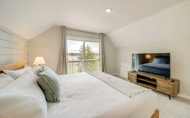 photo 4 of Tree-lined, Hayden Home w/ Hot Tub & Lake Views