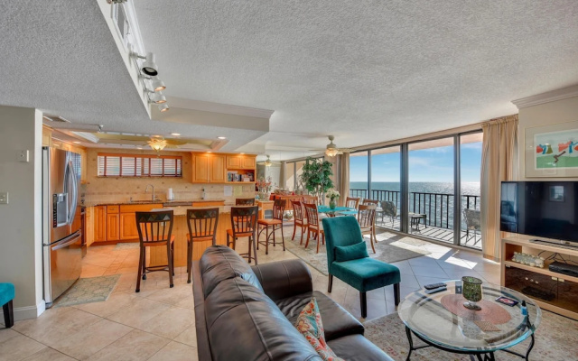 photo 3 of Trillium 4A Beach Front Condo With Private Balcony/amazing Views