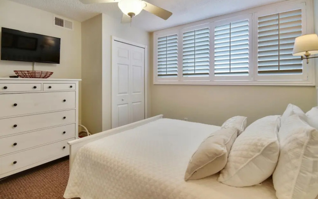 photo 5 of Trillium 5C Beach Front/private Balcony With Amazing Views/pool!