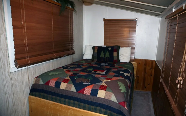 photo 3 of Triple R Cottages: 1