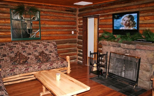 photo 2 of Triple R Cottages: 8 2 Bedroom Cabin
