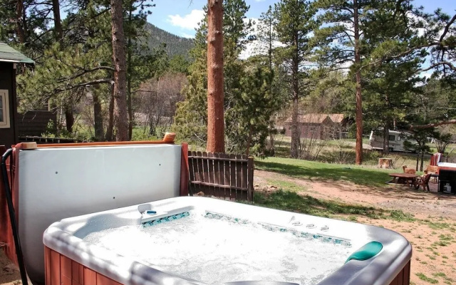 photo 3 of Triple R Cottages: 8 2 Bedroom Cabin