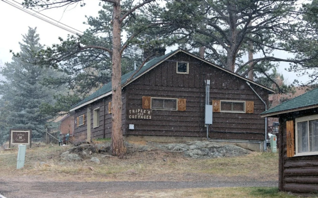 photo 5 of Triple R Cottages: 8 2 Bedroom Cabin