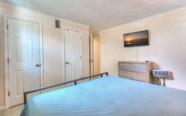 photo 2 of Tropic Terrace #40 - Beachfront Rental 2 Bedroom Condo by Redawning