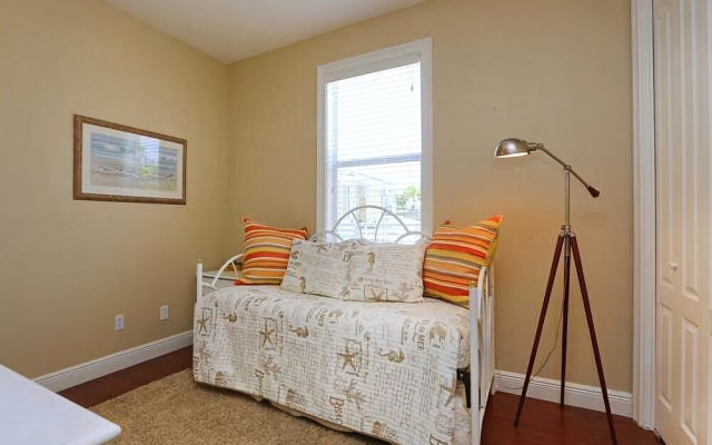 photo 4 of Tropical Daze Down 3 Bedrooms 2 Bathrooms Home