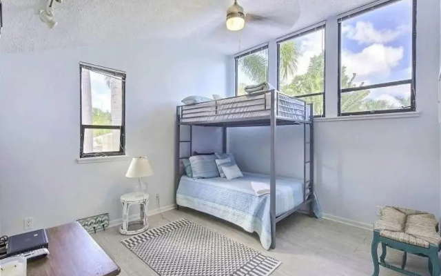 photo 3 of Tropical Escape 4 BR with pool sleeps 14