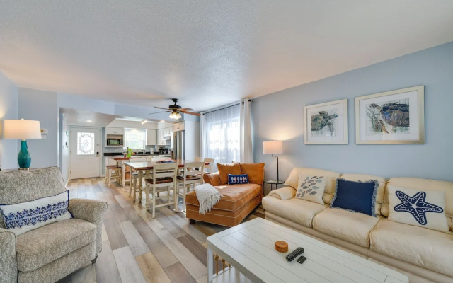 photo 3 of Tropical Sarasota Condo < 1 Mile to Beach!