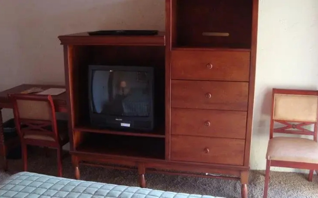 photo 3 of Tropicana Motel