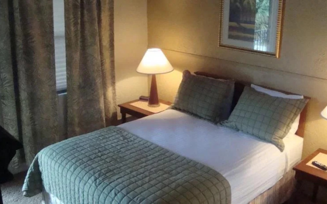 photo 5 of Tropicana Motel