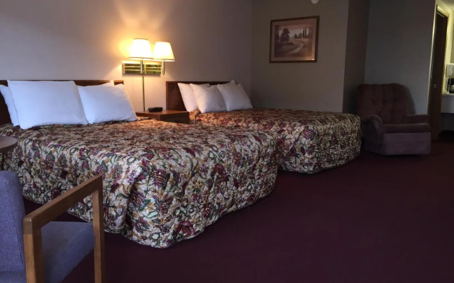 photo 2 of Twelve Oaks Inn