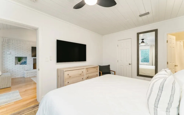 photo 4 of Twin Fin by Avantstay Walk to the Beach - Chic 30A Retreat