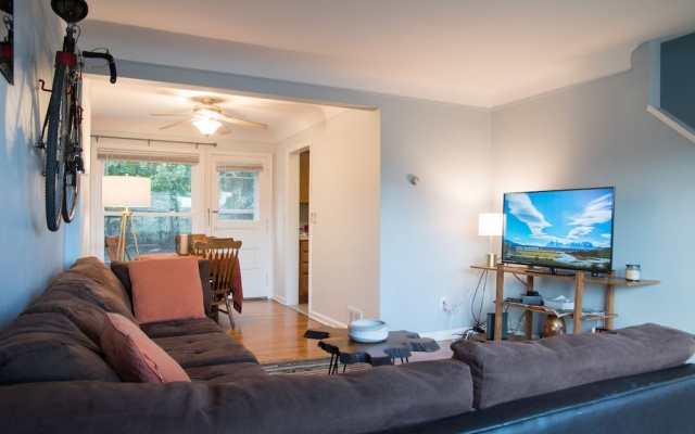 photo 5 of Two Bedroom West Stadium Bungalow - Unit 522