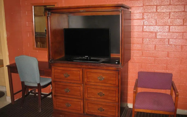 photo 4 of Two Palms Motel