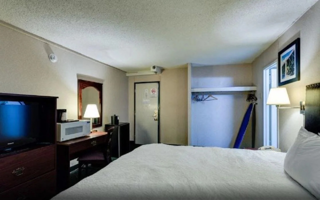photo 5 of University Hotel and Suites