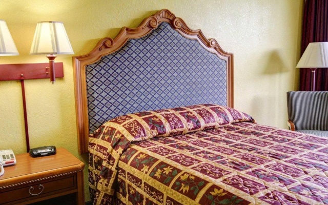 photo 5 of University Inn