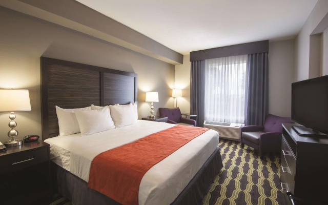 photo 4 of La Quinta Inn & Suites by Wyndham Lynchburg at Liberty Univ.
