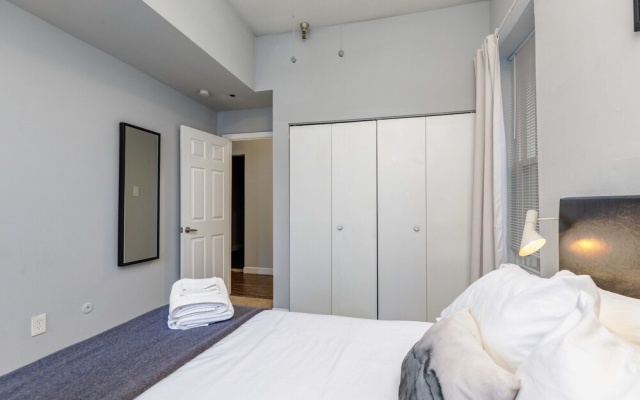 photo 2 of Updated CWE 1BR Near BJC by Zencity