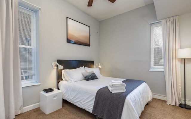 photo 3 of Updated CWE 1BR Near BJC by Zencity