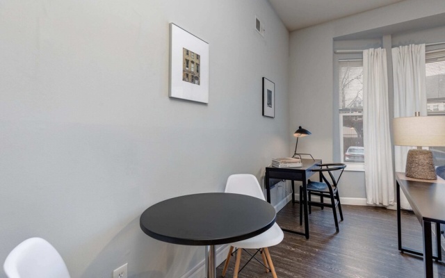 photo 4 of Updated CWE 1BR Near BJC by Zencity