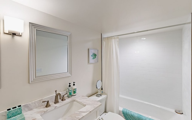 photo 4 of Upscale Daylight Studio Studio Bedroom 1 Bathroom Duplex