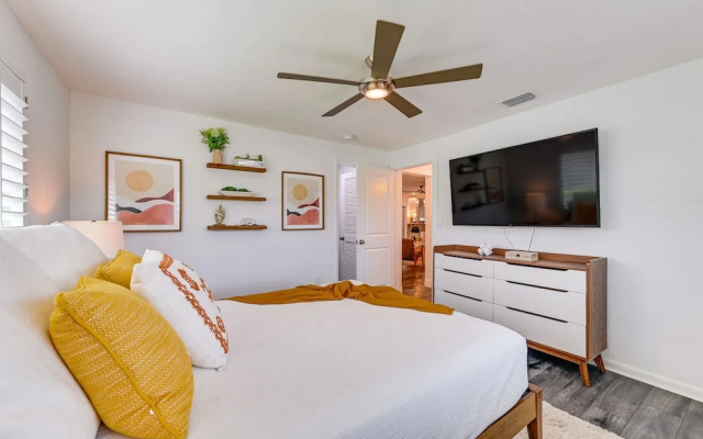 photo 2 of Upscale Naples Outdoor Getaway ~ 4 Miles to Beach