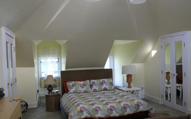 photo 2 of Uptown Triplex