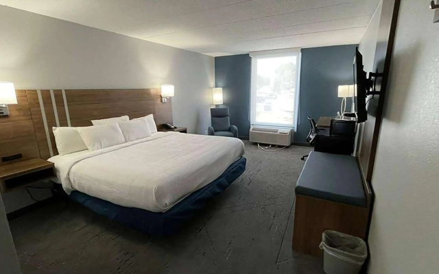 photo 4 of USA Inn and Suites Springfield Ohio