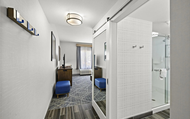 photo 4 of Hampton Inn & Suites Los Angeles/Hollywood
