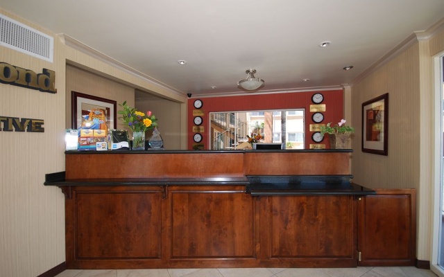 photo 2 of Pasadena Rose & Crown Hotel