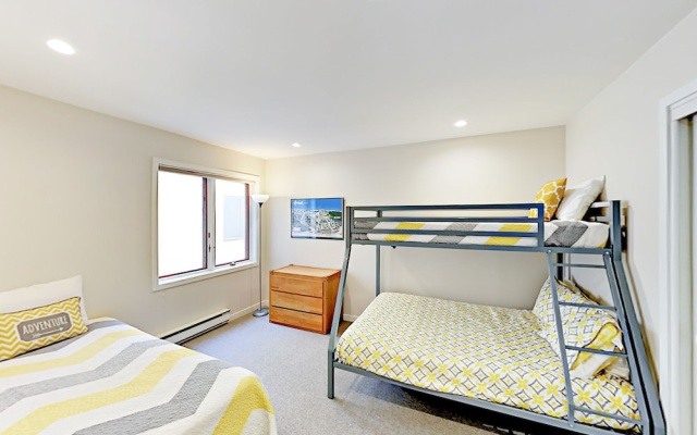 photo 3 of Vail Valley Condo #22 3 Bedrooms 3 Bathrooms Condo