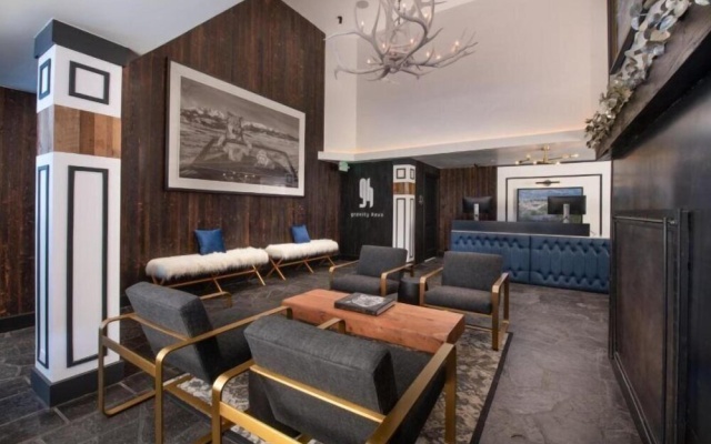photo 4 of Vail Village King Hotel Room