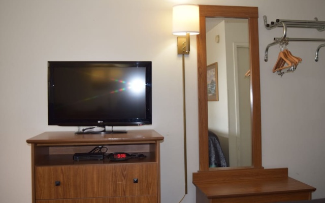 photo 4 of Value Inn Livonia