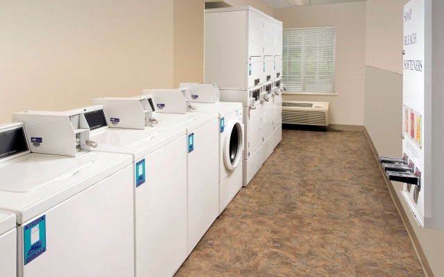 photo 2 of WoodSpring Suites Louisville Clarksville