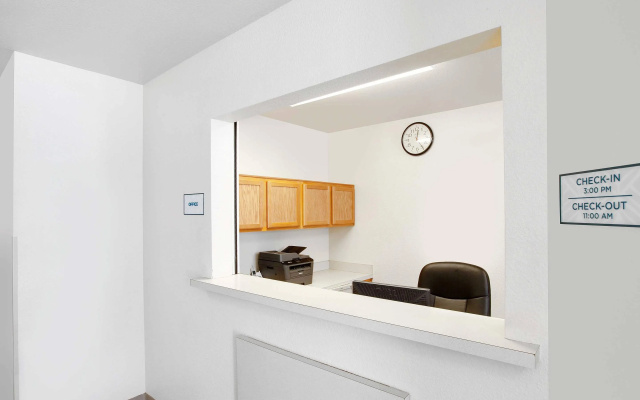 photo 4 of WoodSpring Suites Houston I-45 Airtex
