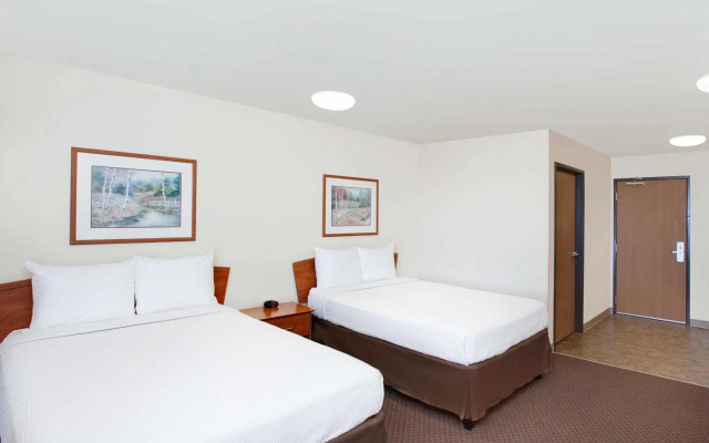 photo 2 of WoodSpring Suites Houston Willowbrook