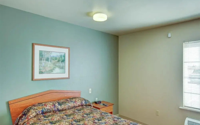 photo 5 of Studio 6 Extended Stay Cincinnati Sharonville OH