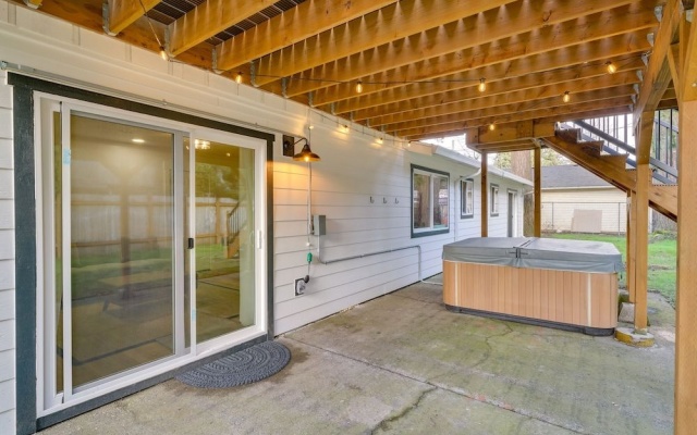 photo 2 of Vancouver Vacation Rental 16 Mi to Portland!