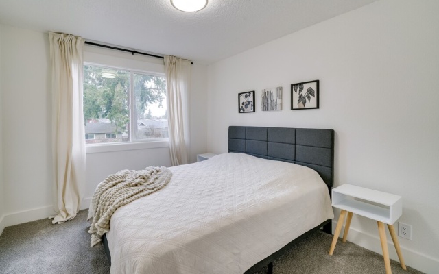 photo 5 of Vancouver Vacation Rental 16 Mi to Portland!
