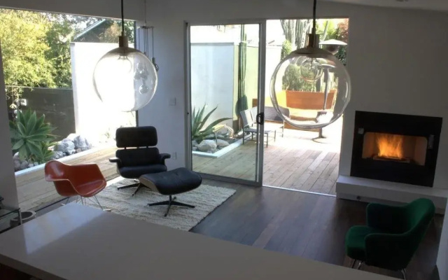photo 4 of Venice Place - 1 BR Contemporary Guest House 100% Solar Border with Santa Monica