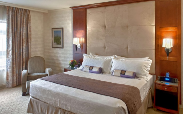 photo 4 of Viana Hotel & Spa