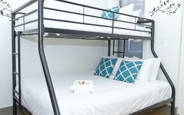 photo 4 of Vibrant 2BR in Wrigleyville by Sonder