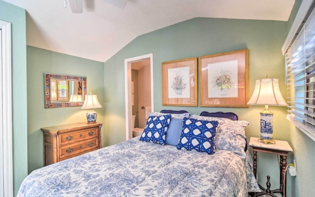 photo 2 of Vibrant Sarasota Studio < 1 Mile From the Beach!